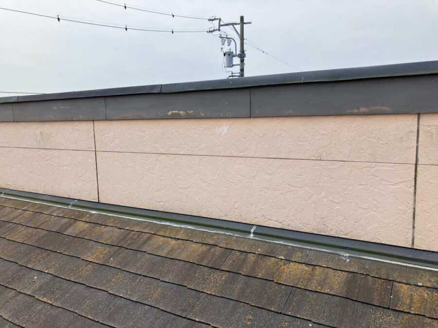 耐久性20年のスーパームキコートで屋根外壁塗装。モダンな仕上がりに／松阪市小野江町／A様邸／施工前／破風