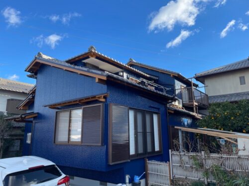 鮮やかなブルーの外観に刷新した外壁塗装／松阪市久保町／T様邸