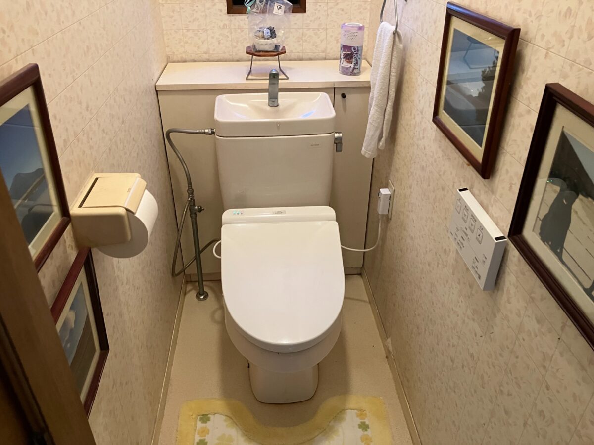1階と2階のトイレ同時取替工事／施工事例／松阪市／F様邸／施工前