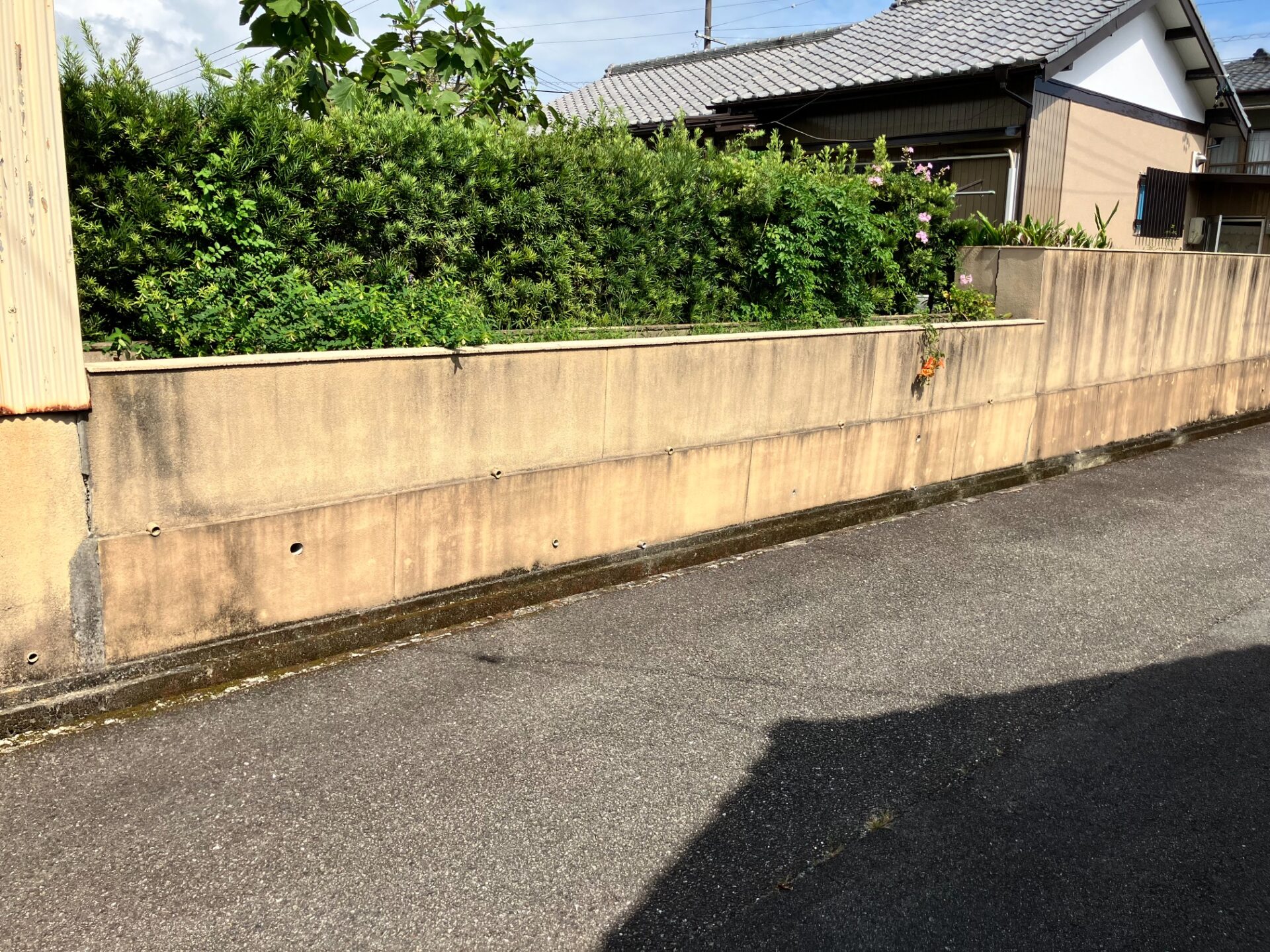 重たいブロック塀を解体して地震対策。倉庫を解体して駐車場に／松阪市／S様邸