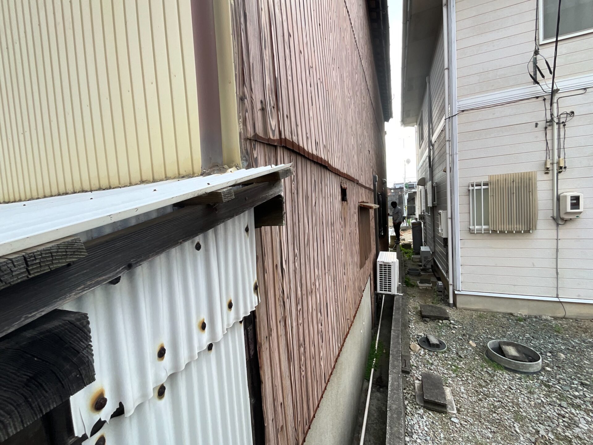 屋根の葺き替えと外壁張替えにより、耐久性のある安心のお住まいへ／松阪市／M様邸／施工前