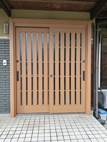 経年劣化で傷んでいた玄関扉交換！