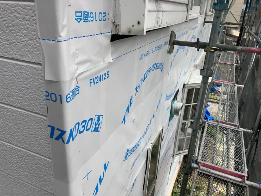 外壁・内装・バルコニー全面リフォームで、安心安全な住まいへ/松阪市/松浦様/施工中