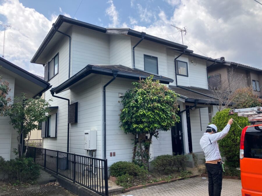 工期を抑える!軽量屋根材によるカバー工法と高耐久の外壁塗装で叶えた安心の外装リフォーム/松阪市/I様邸/施工前