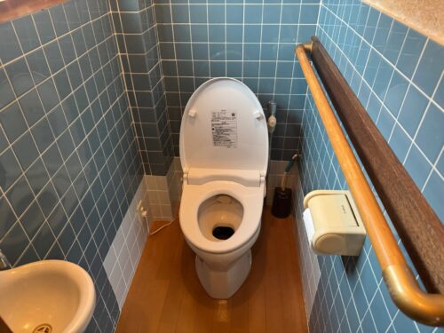 古くなって故障してしまった、便座リフォーム工事