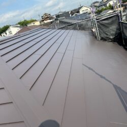 雨音を半減、外壁は高耐久。見た目と機能性を両立した屋根・外壁リフォーム／松阪市／I様邸／完工後