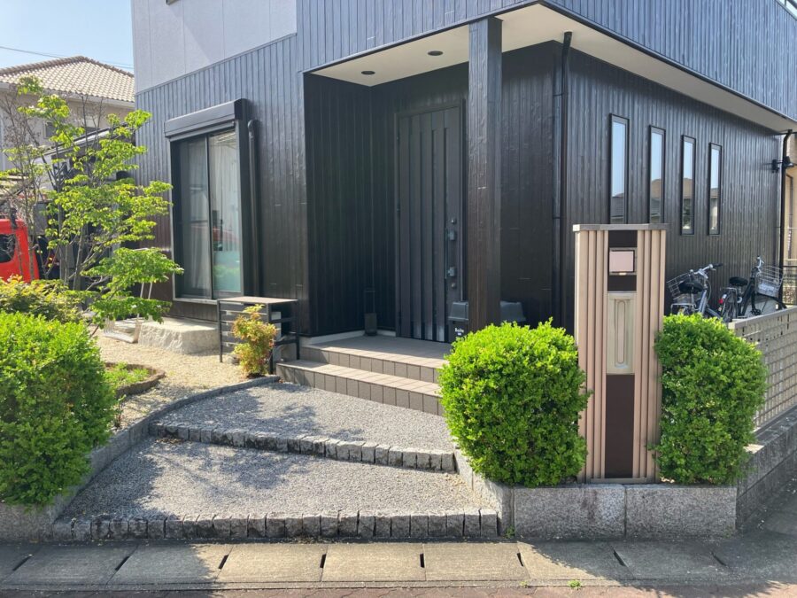 安全性と快適性を両立！庭を活かした4台駐車可能な外構リフォーム／三重県／J様邸／施工前
