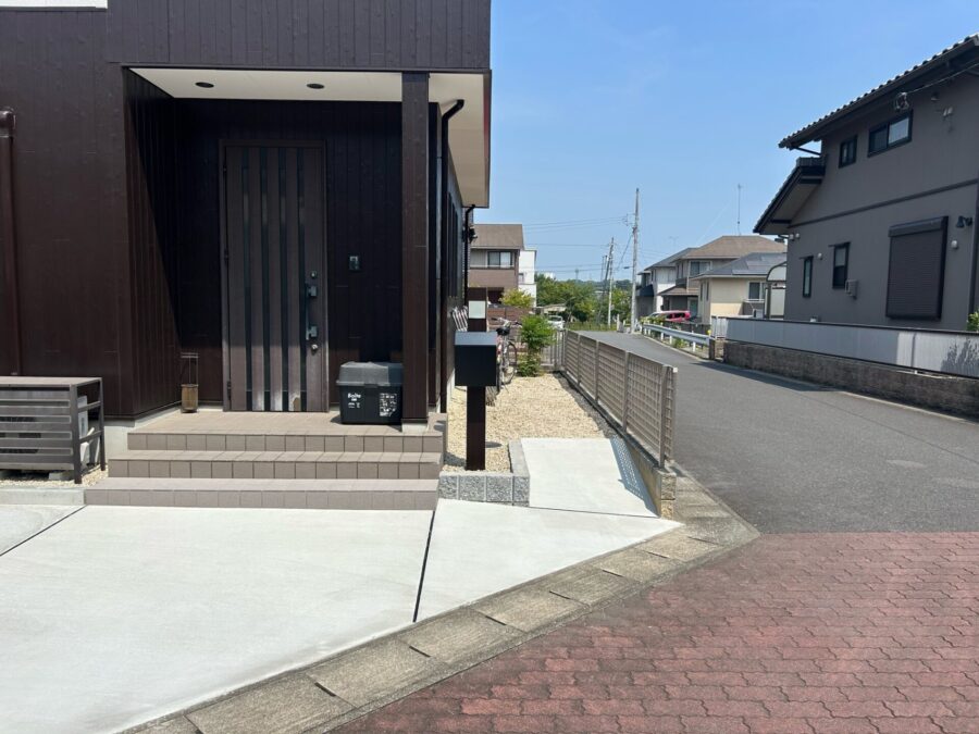 安全性と快適性を両立！庭を活かした4台駐車可能な外構リフォーム／三重県／J様邸／完工後