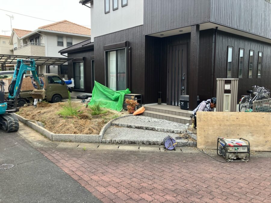 安全性と快適性を両立！庭を活かした4台駐車可能な外構リフォーム／三重県／J様邸／施工中
