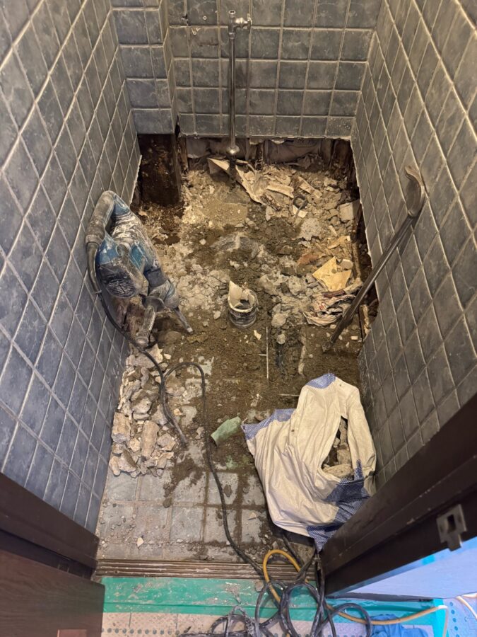 和式から洋式へ！誰もが快適に使えるトイレへリフォーム／松阪市／M様／施工中