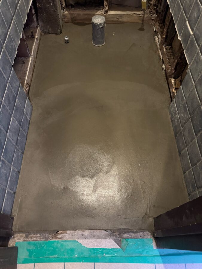 和式から洋式へ！誰もが快適に使えるトイレへリフォーム／松阪市／M様／施工中