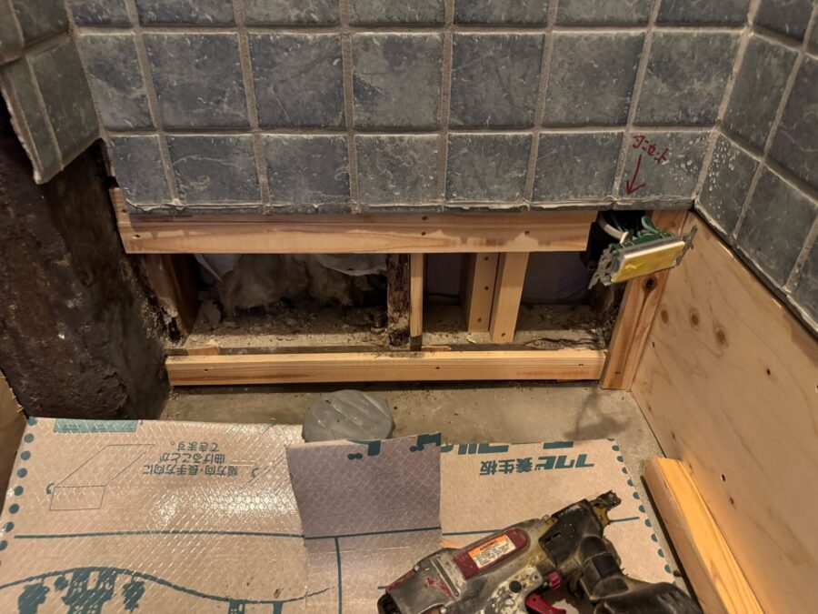 和式から洋式へ！誰もが快適に使えるトイレへリフォーム／松阪市／M様／施工中