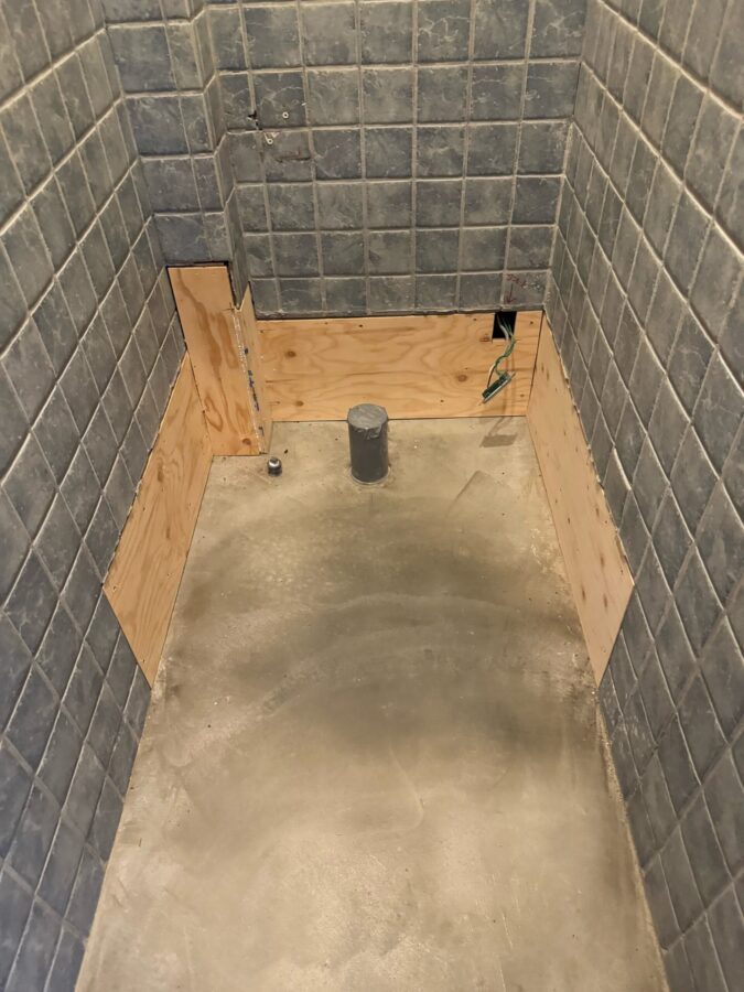 和式から洋式へ！誰もが快適に使えるトイレへリフォーム／松阪市／M様／施工中
