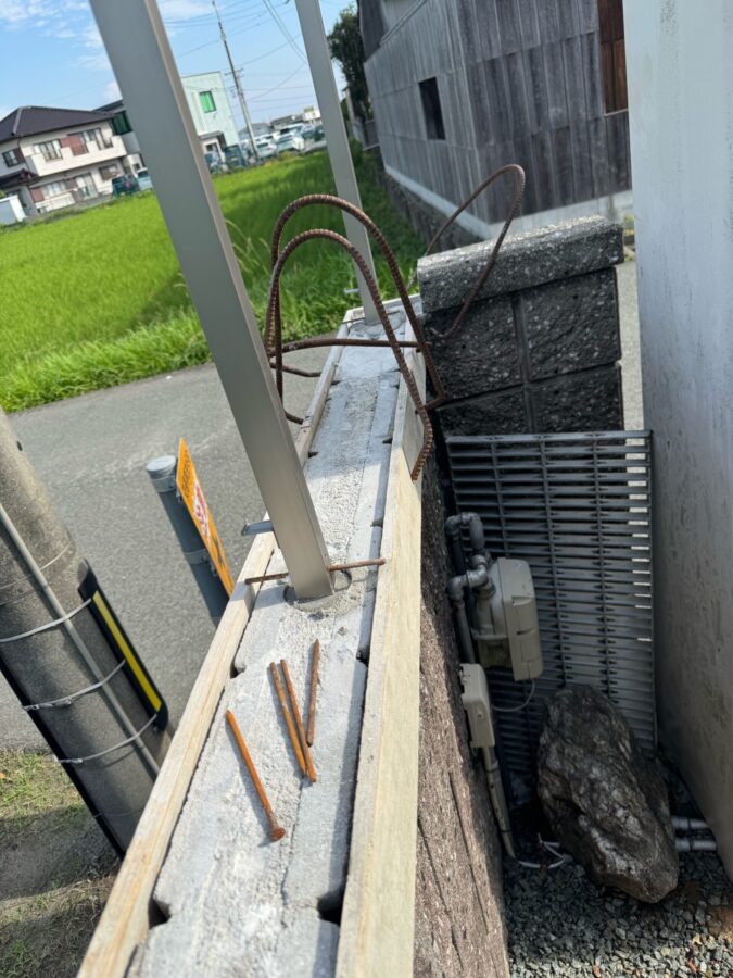 既存のブロック塀を活かしてコストを抑える！道路からの視線を遮る目隠しフェンスリフォーム／松阪市／H様邸／施工中