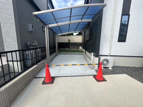 庭を活かして出入りのしやすさを最優先したカーポート増設リフォーム／松阪市駅部田町／N様邸