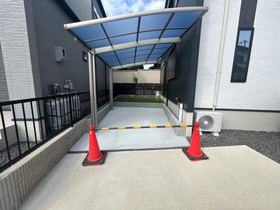 庭を活かして駐車のしやすさを最優先！細やかな配管移設で安全性を確保したカーポート増設リフォーム／松阪市駅部田町／N様邸／完工後