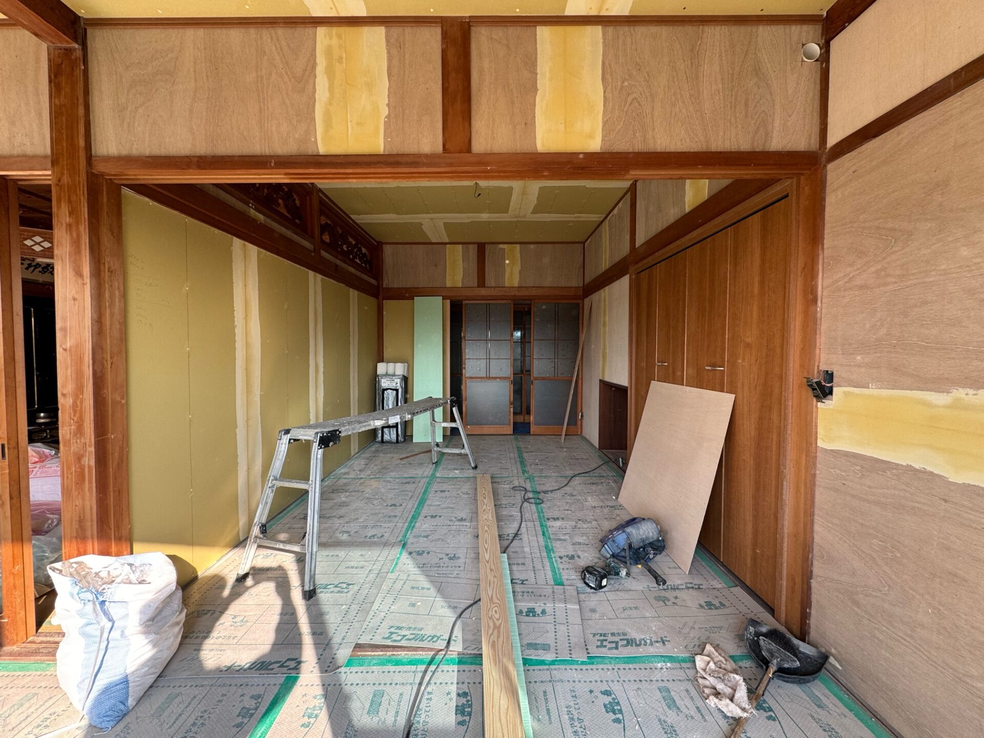 欄間部分や鴨居周りの調整