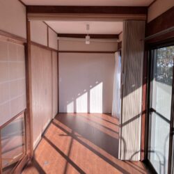 光が差し込む窓まわり