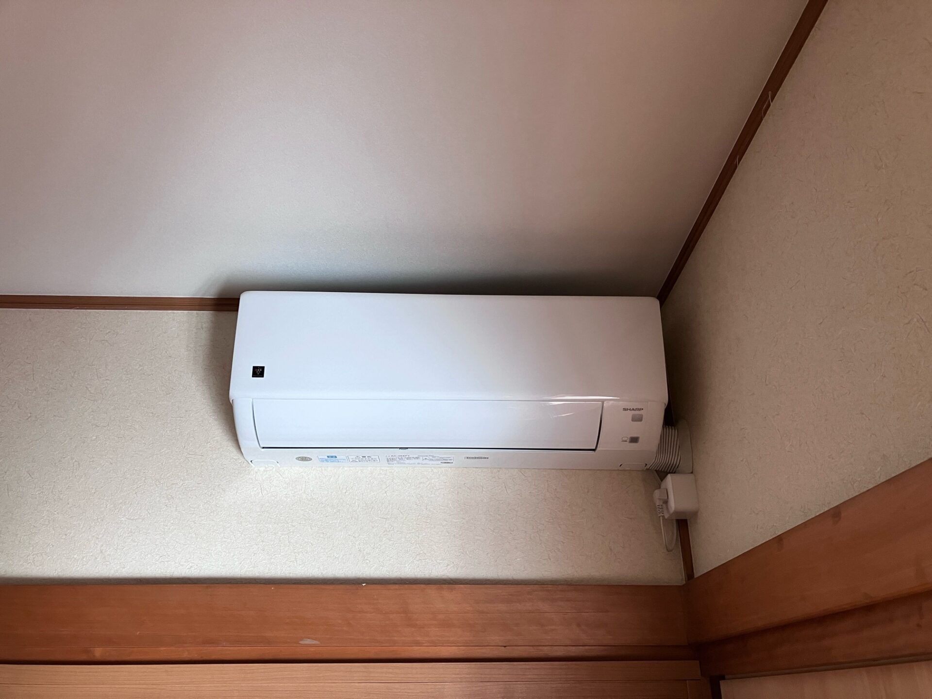 洋室にエアコンを設置