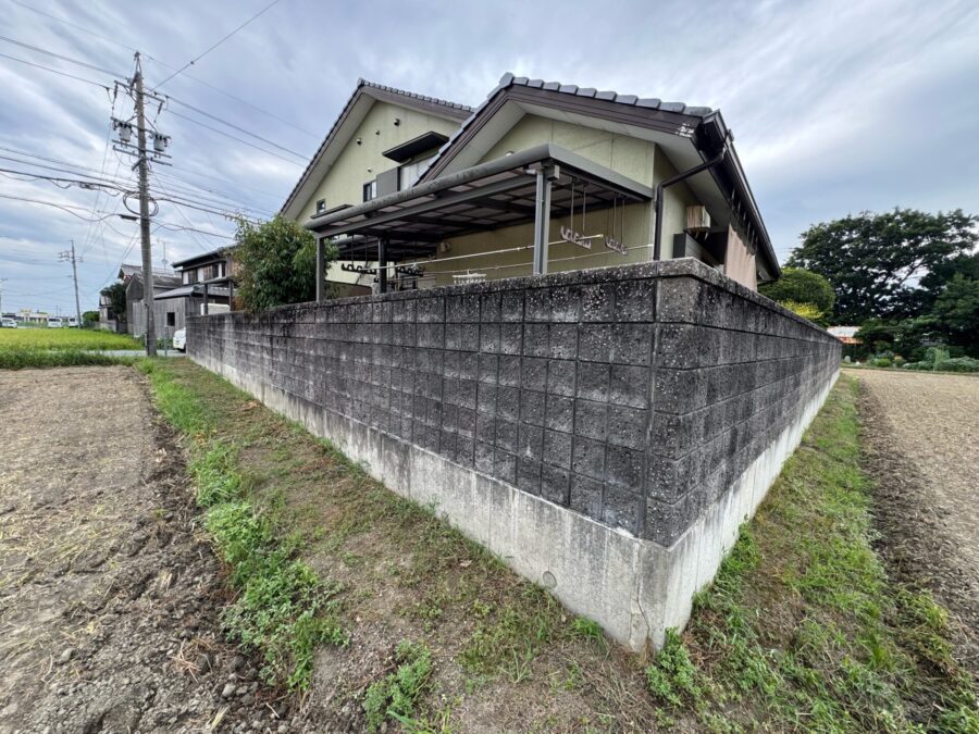 既存のブロック塀を活かしてコストを抑える！道路からの視線を遮る目隠しフェンスリフォーム／松阪市／H様邸／施工前