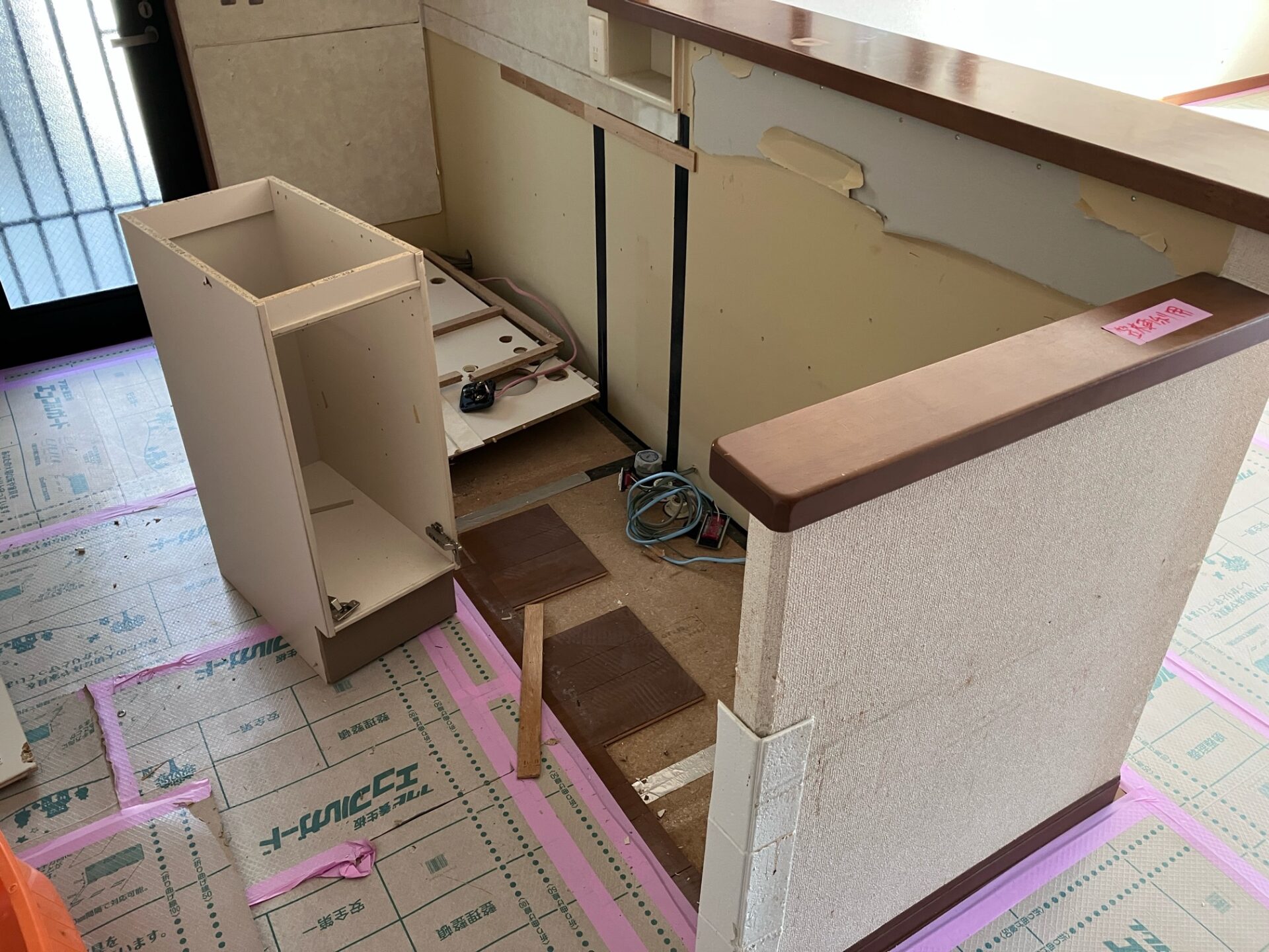 施工中のキッチン