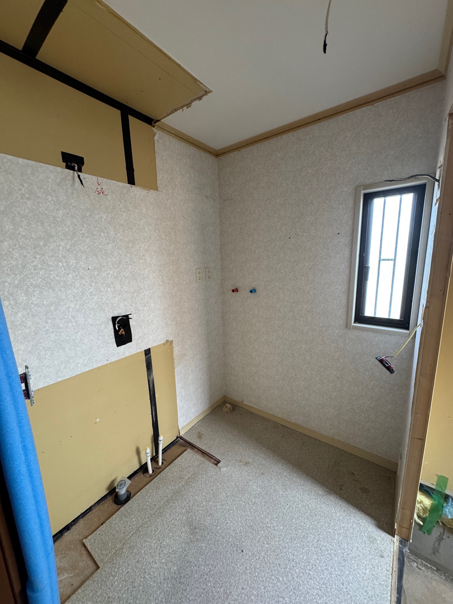 施工中の洗面室