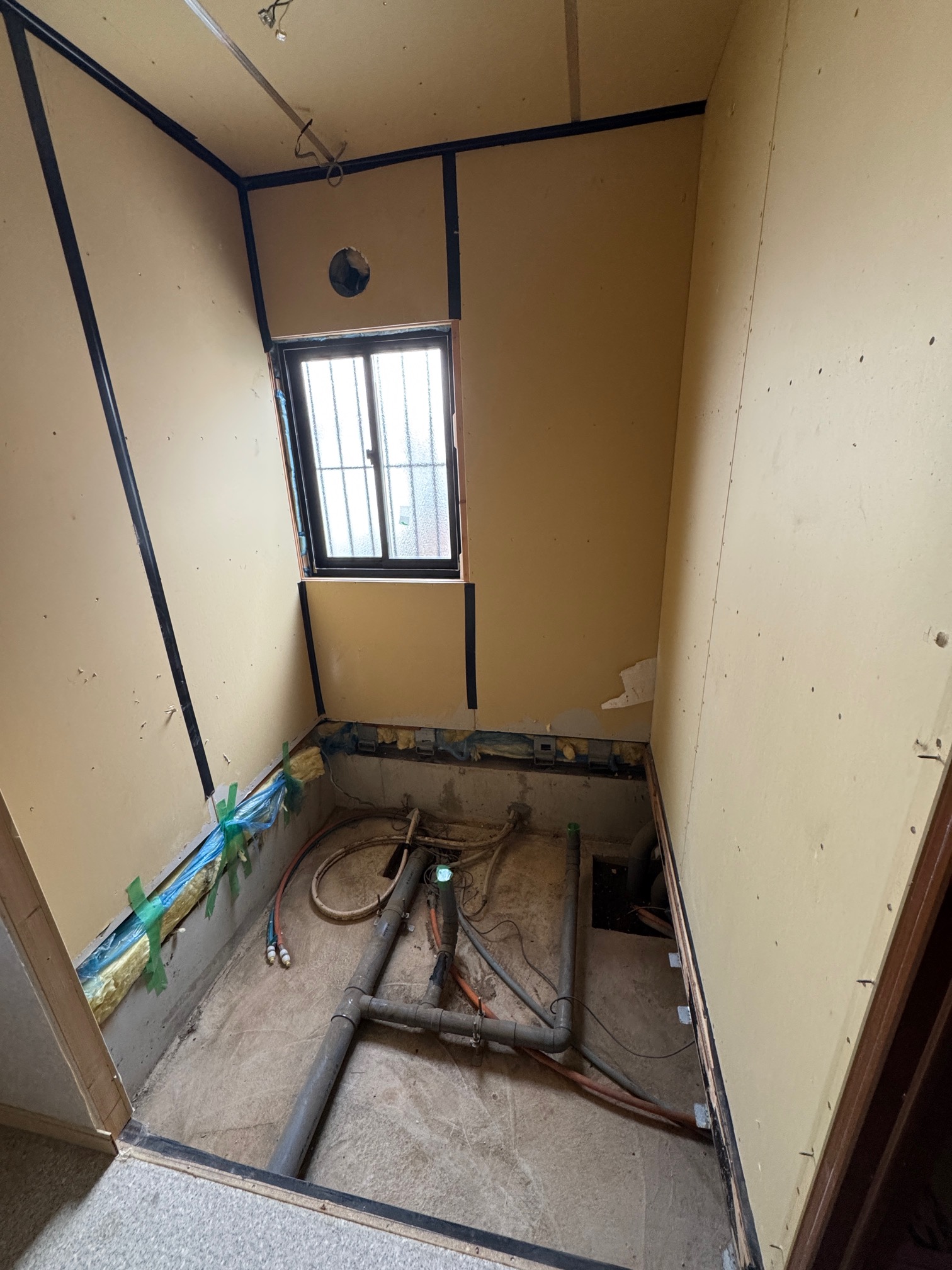 施工中のユニットバス