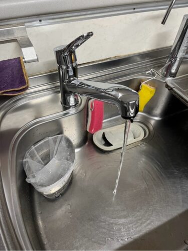 【水が吹き出る】キッチン水栓取替工事