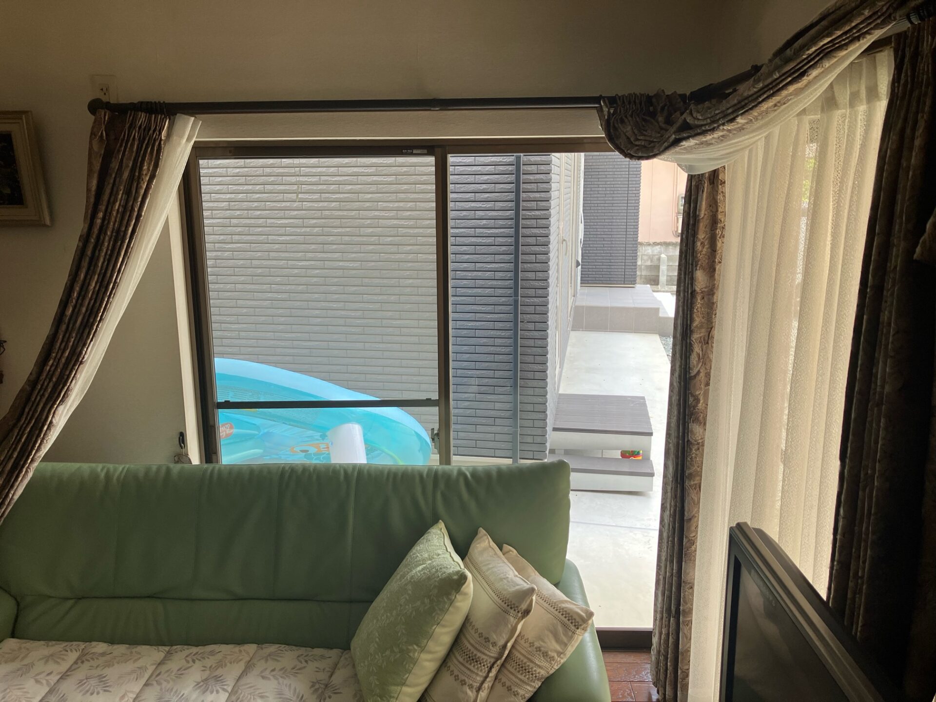 外気の影響を受けやすい掃き出し窓