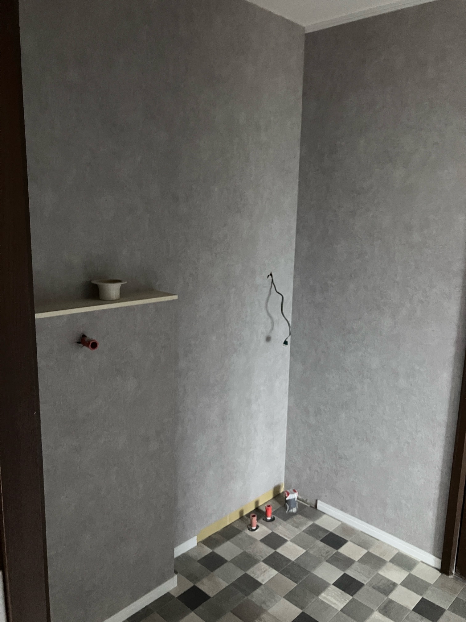 施工中の洗面台