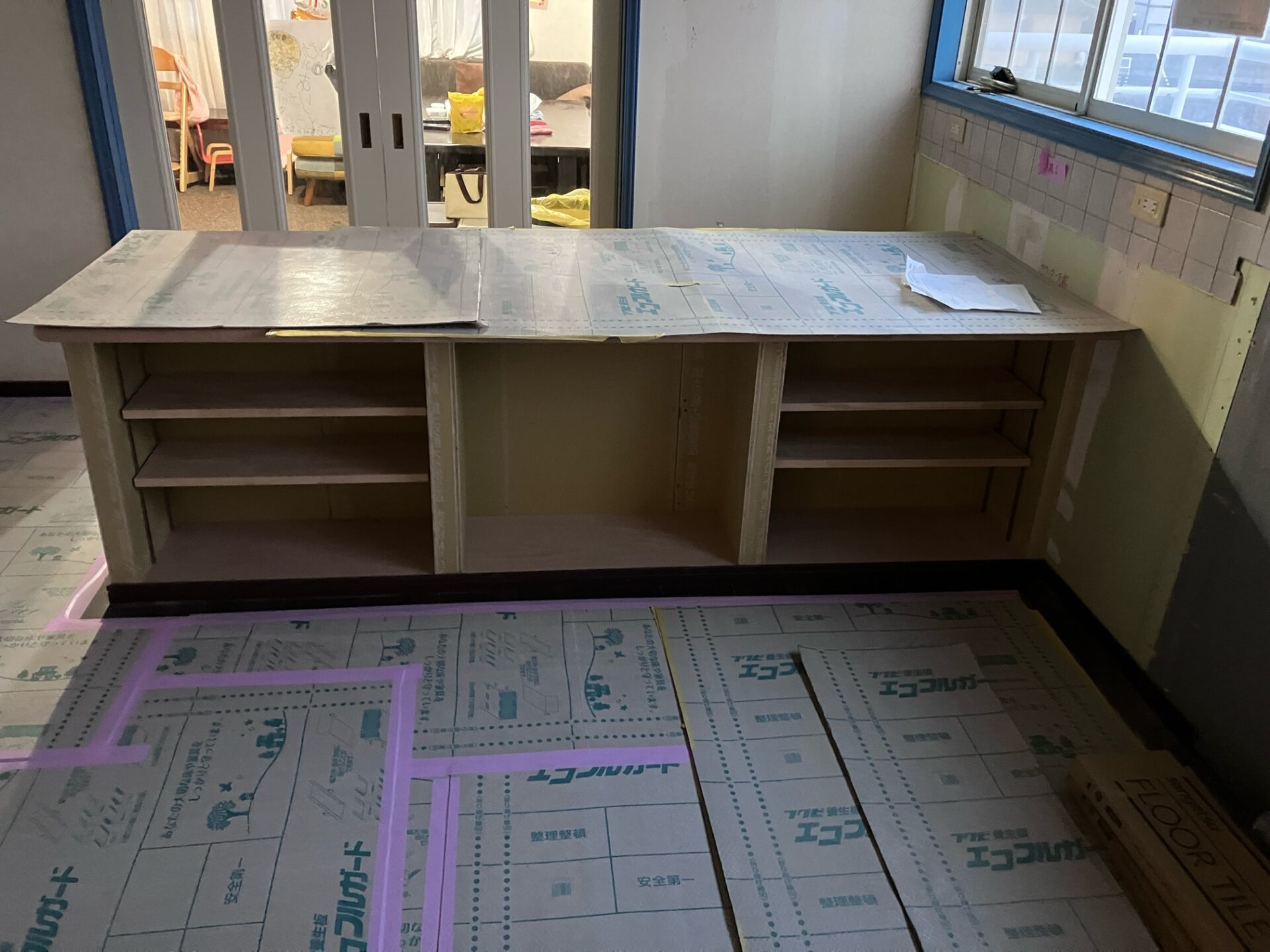 制作中の造作カウンター