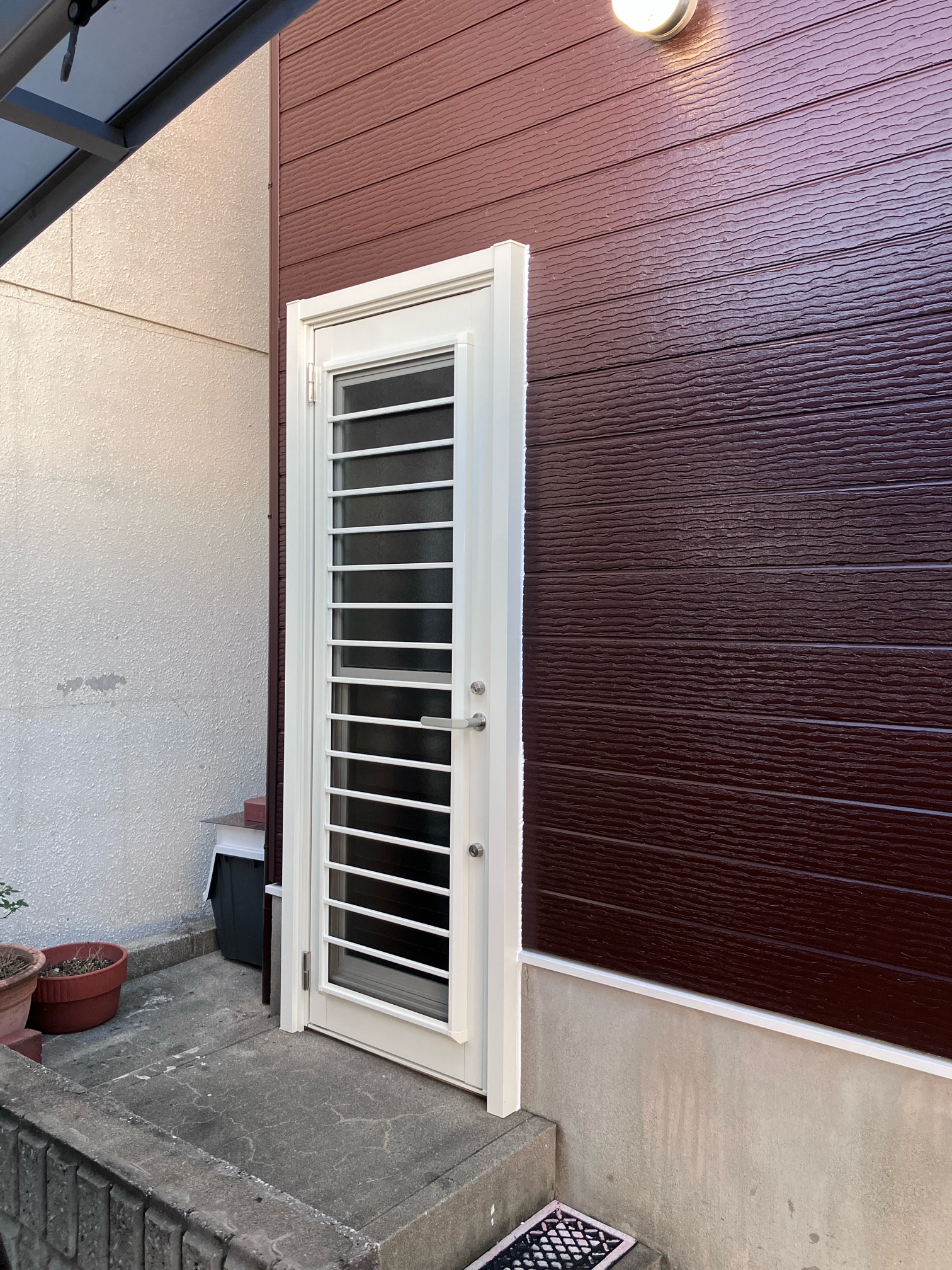 交換後の勝手口建具