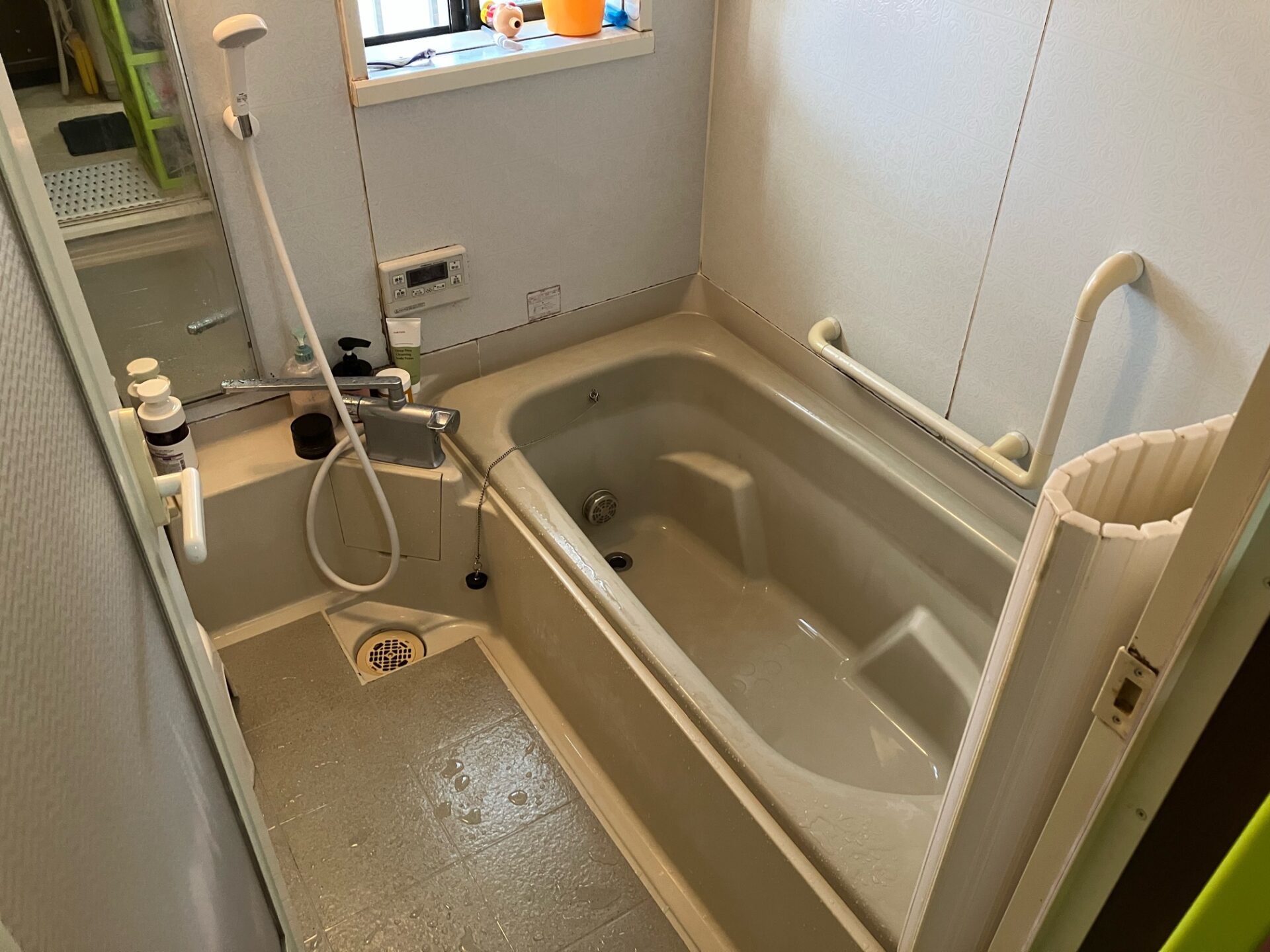 施工前のユニットバス