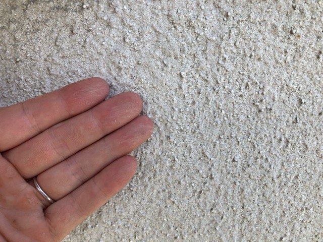 チョーキング減少が見られる外壁