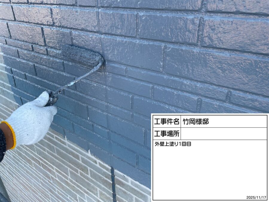外壁の中塗り