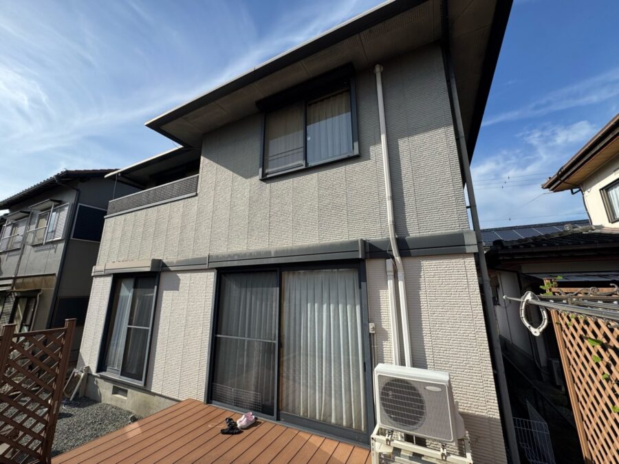 色褪せや劣化状態が確認できる外観