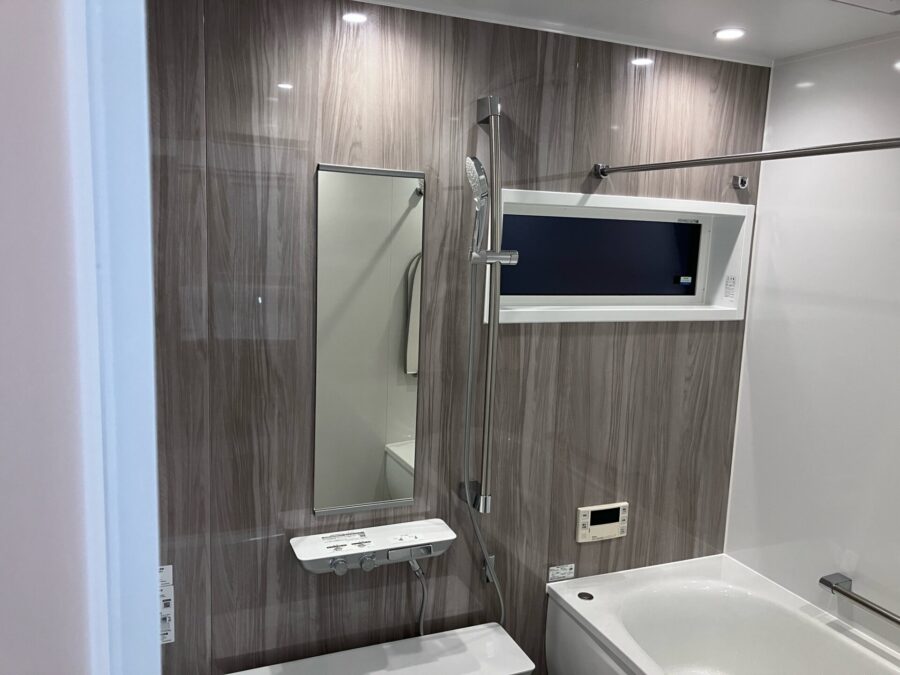 浴室リモコンの位置を変更