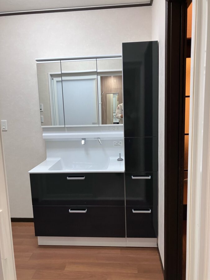 収納量が豊富な洗面化粧台へ交換