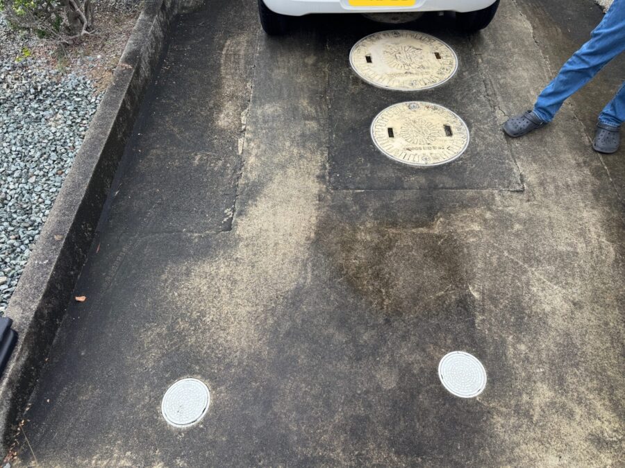 リフォーム前のアプローチ・駐車スペース