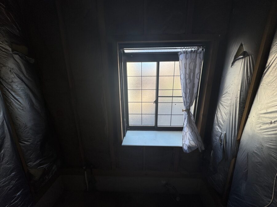 窓の面積を小さくするリフォーム