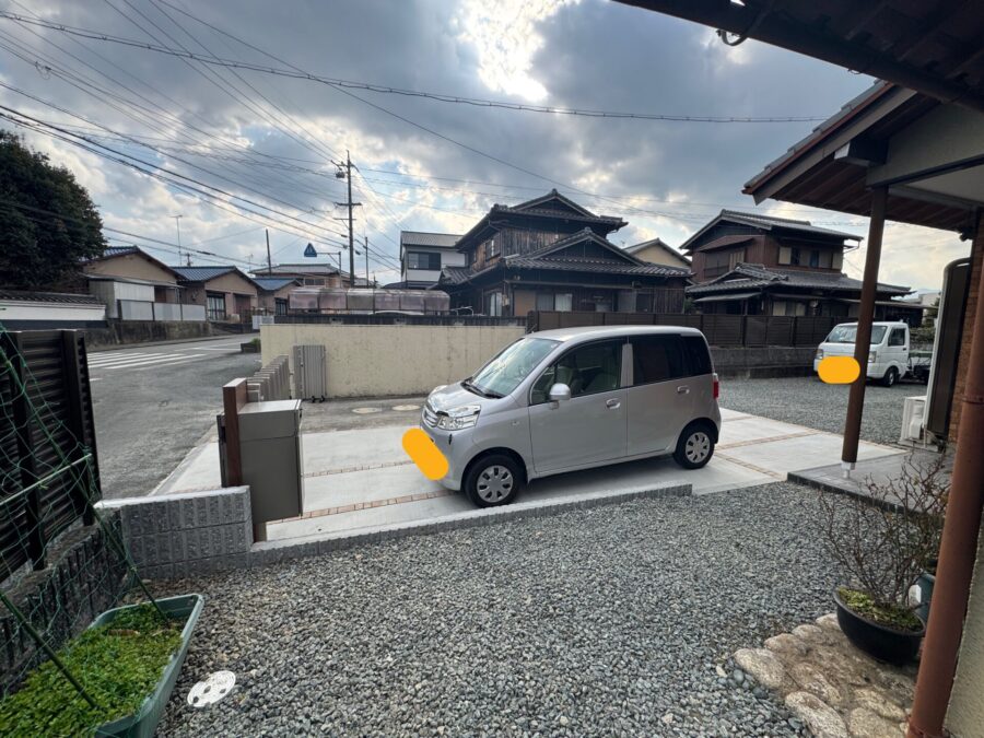 駐車スペース・門柱側