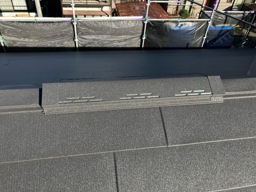 屋根完工後の棟部換気部分