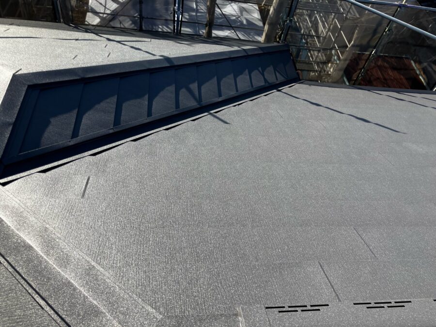 スーパーガルテクト施工の屋根カバー工法
