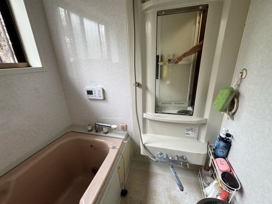 古くなった既存の浴室