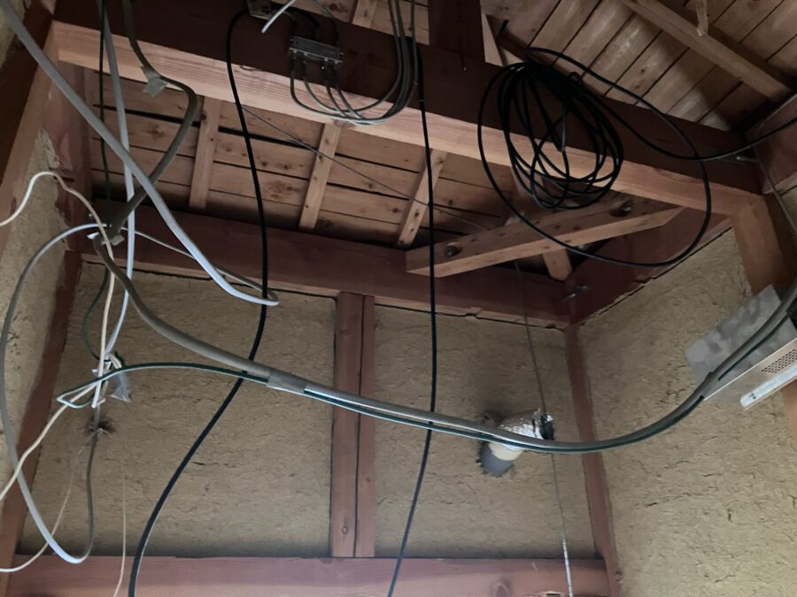 天井解体・配線確認