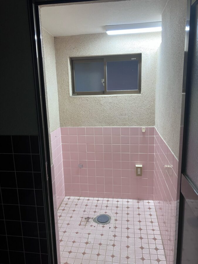 2室あった外部トイレを再構成