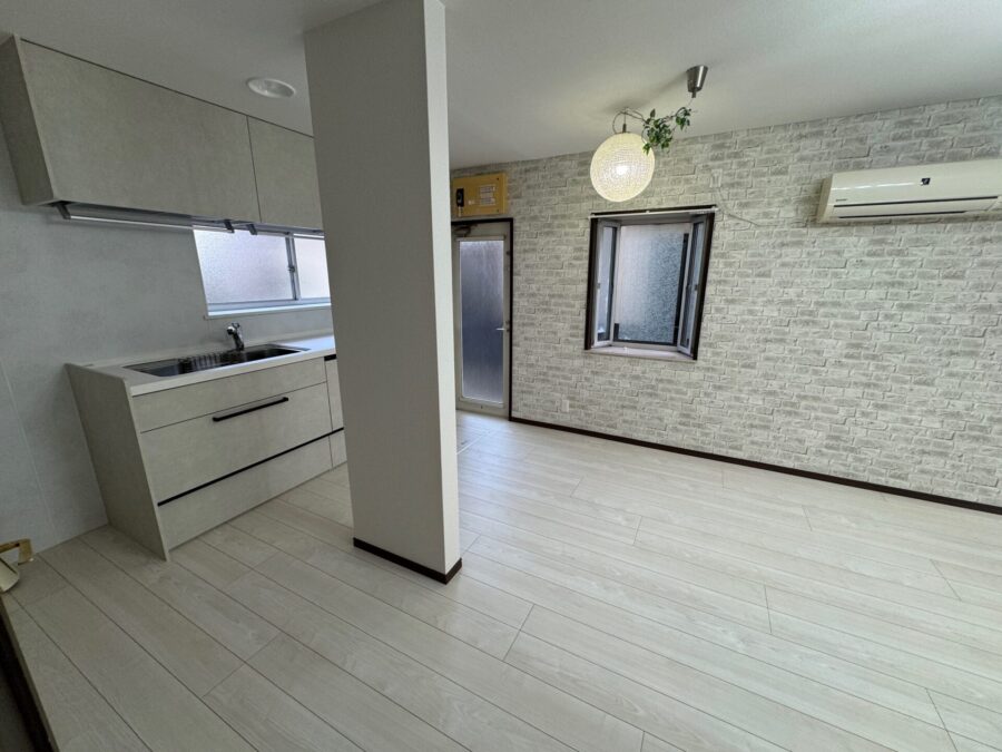 仕切壁を取り払ったLDK