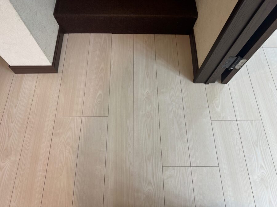 トーンアップした床材