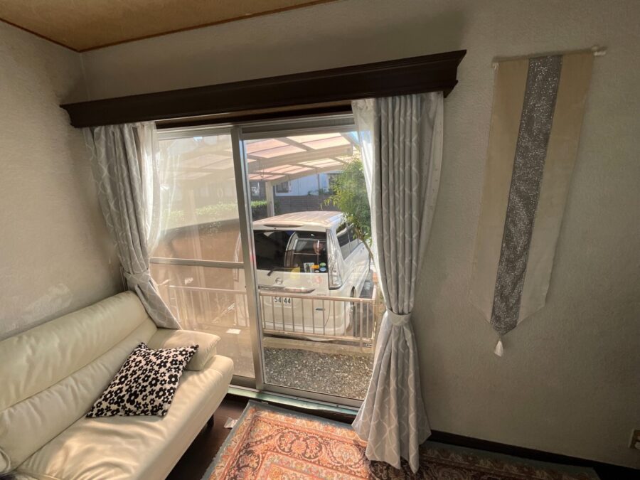 内窓を取り付ける前の掃き出し窓