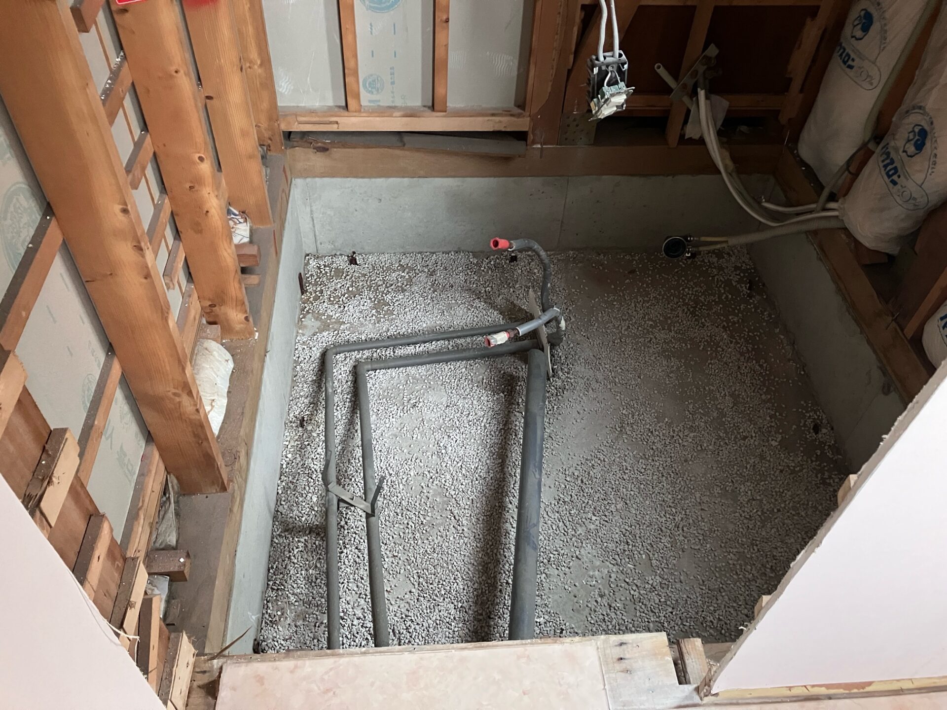 浴室を解体した様子